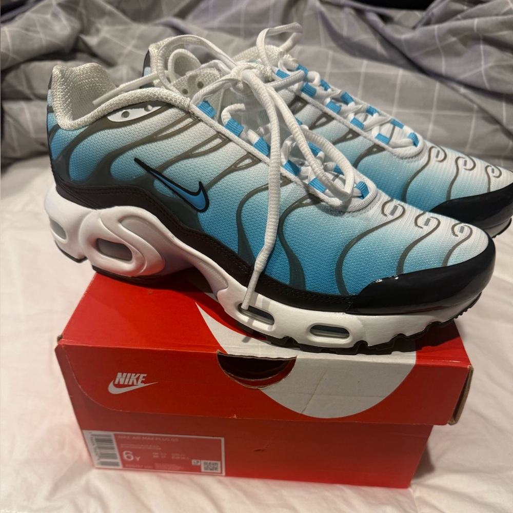 Nike Air Max Plus GS in Baltic Blue and Black 6Y